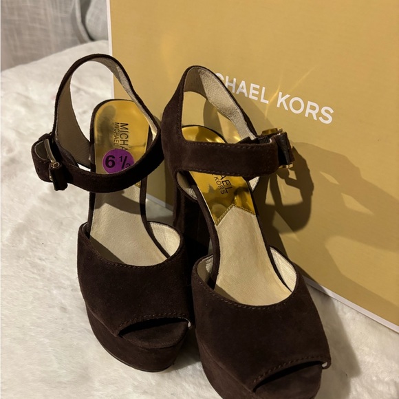 Michael Kors suede sandals 🥰 - Picture 7 of 7